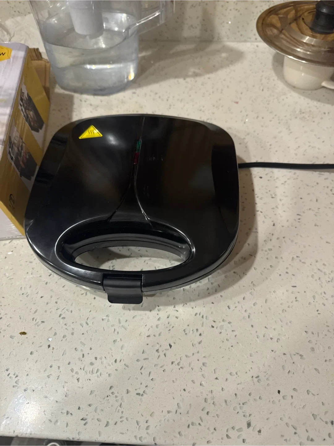 Waffle Maker - 750W image indicator(2)