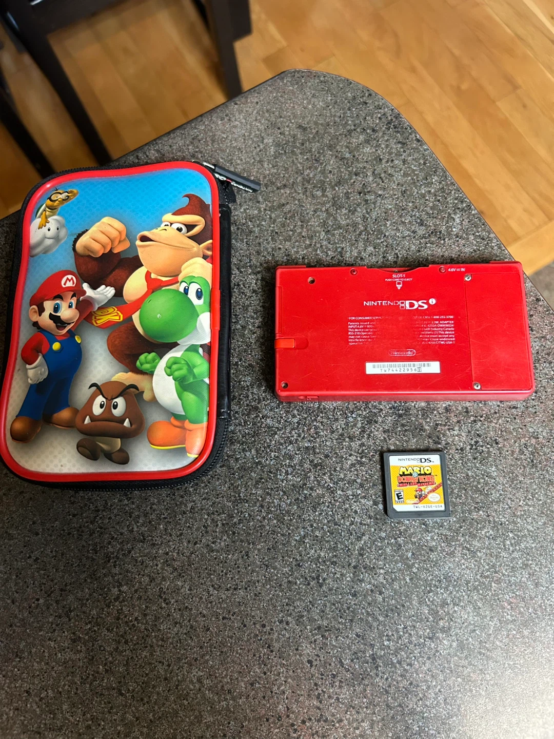 Red Nintendo DSI & Mario VS Donkey Kong - photo 3