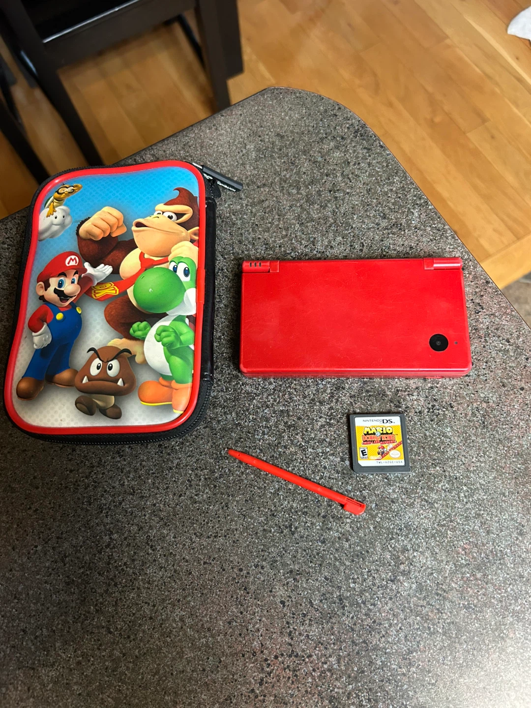 Red Nintendo DSI & Mario VS Donkey Kong - photo 2
