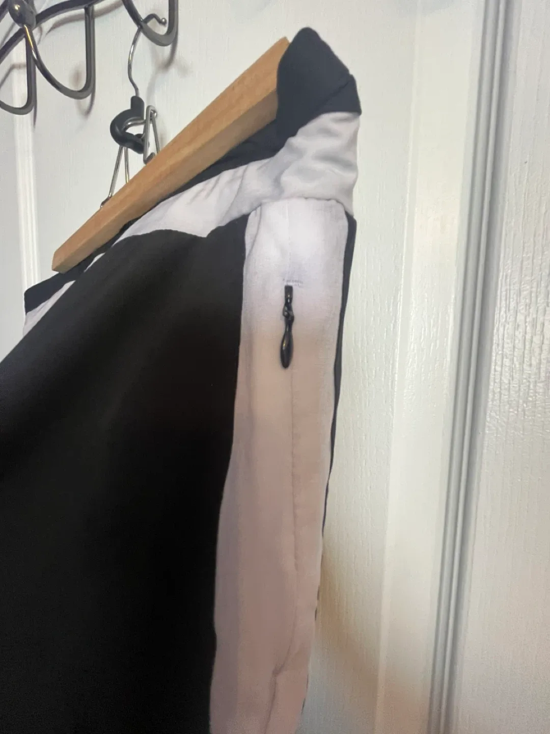 🥕Kyodan Active Black/White Cropped Pants - Size M image indicator(3)