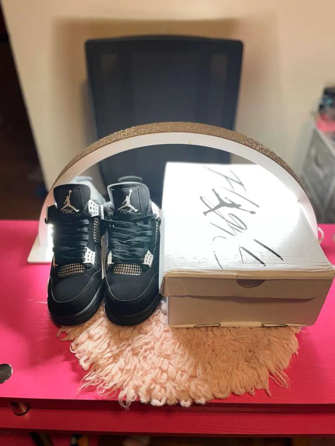 Air Jordan 4 Retro Black Cat Sneakers image indicator(3)