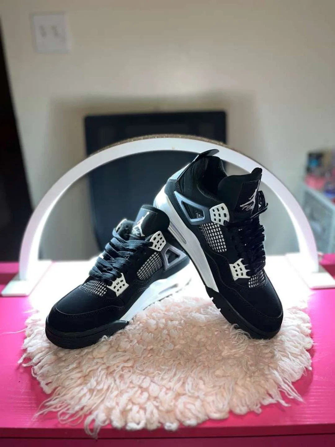 Air Jordan 4 Retro Black Cat Sneakers image indicator(5)