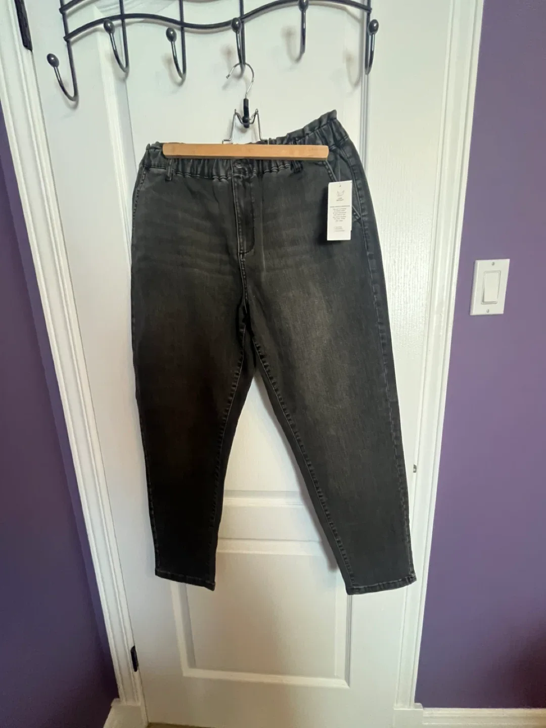 Cleo Relaxed Ankle Jeans - Size 10 🥕
