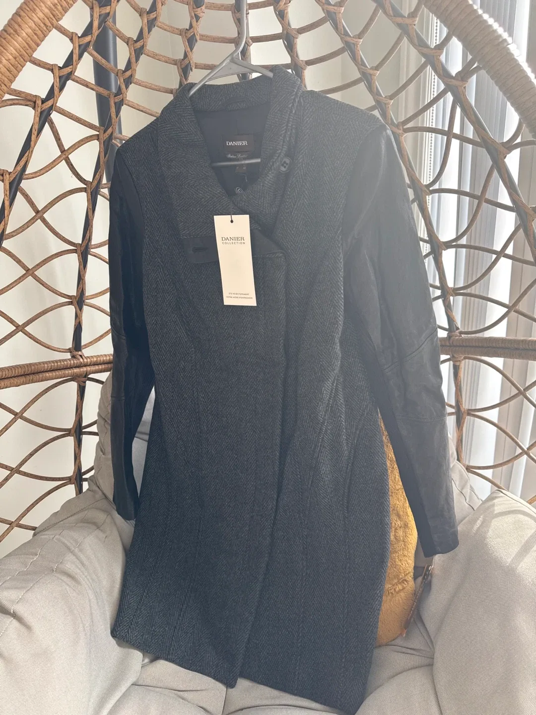 Danier Italian Leather Jacket - Size S image indicator(5)