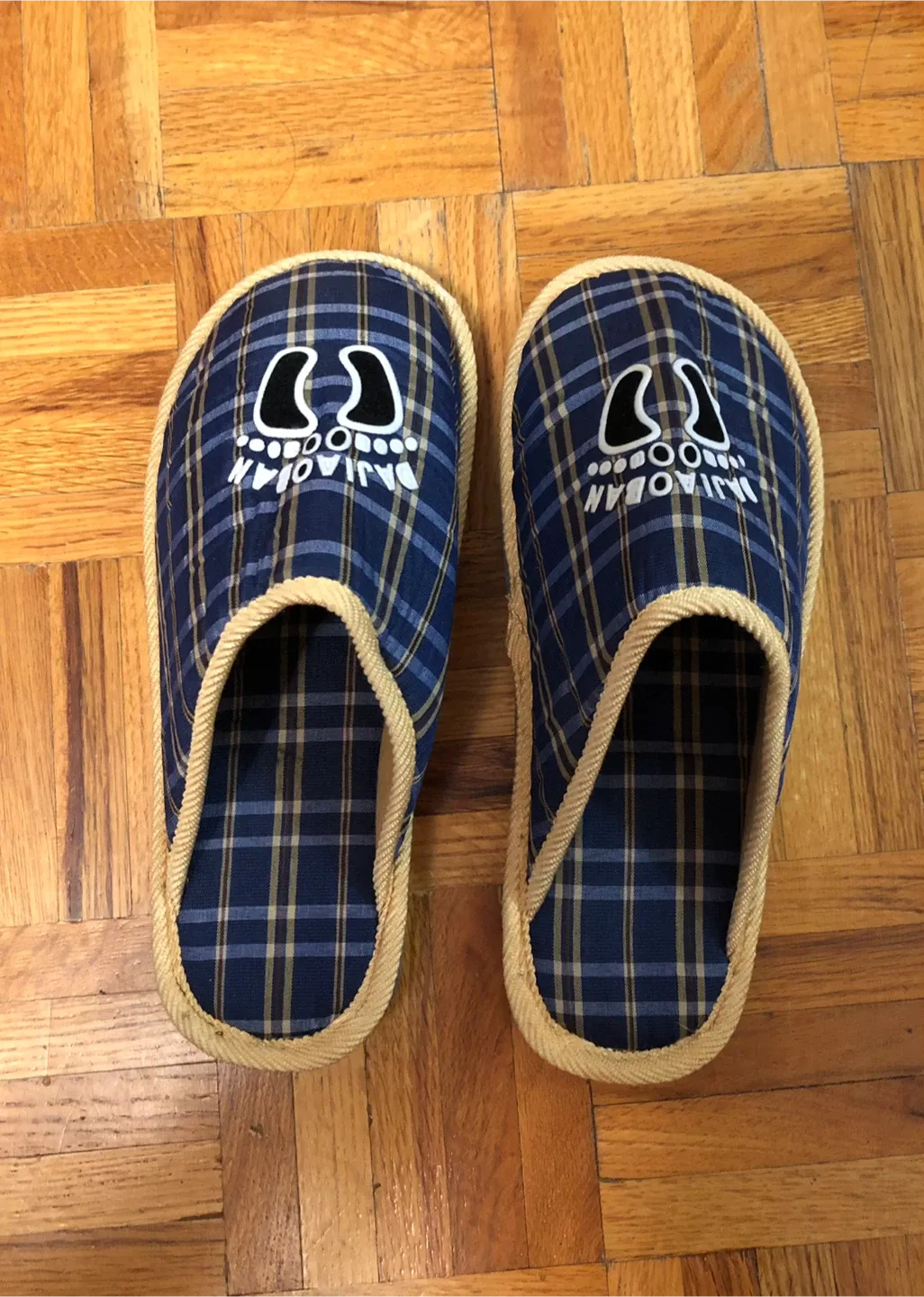 A New Plaid Slippers - Size 7/7.5/8 image indicator(2)