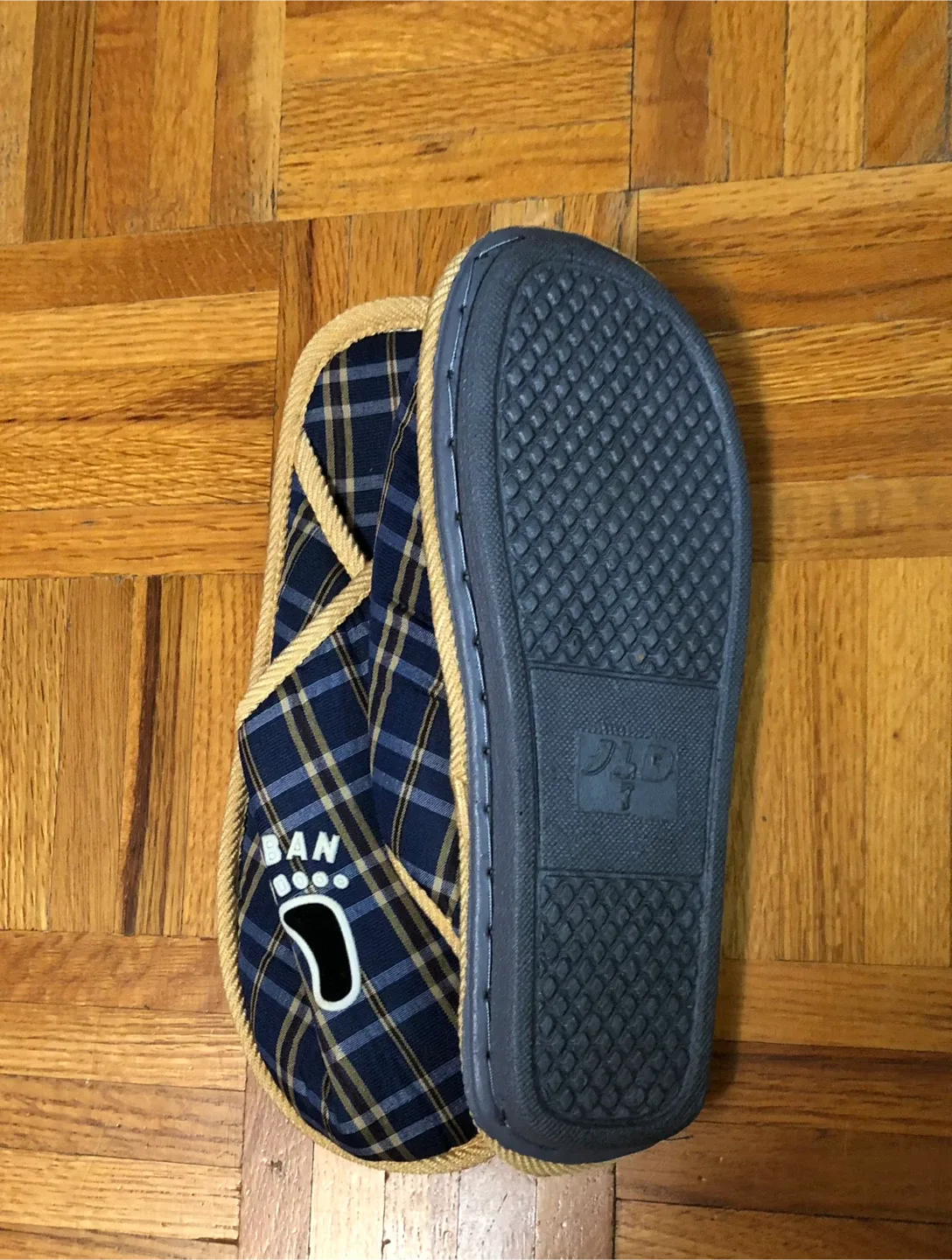 A New Plaid Slippers - Size 7/7.5/8 image indicator(3)