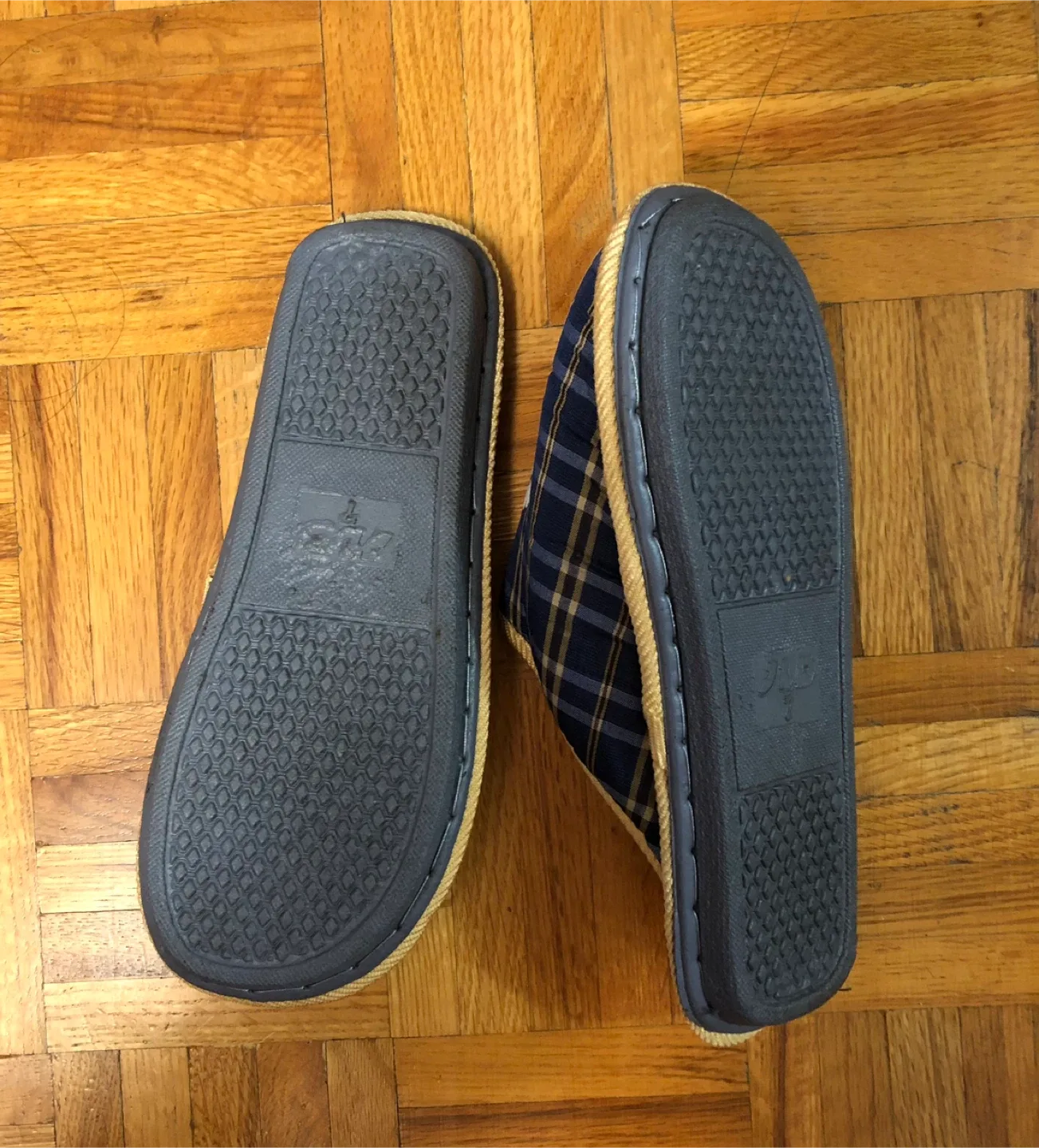 A New Plaid Slippers - Size 7/7.5/8 image indicator(4)