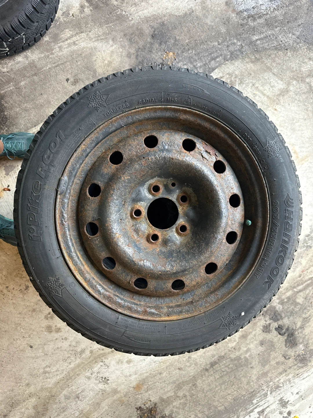 Hankook Pike RC01 Winter Tires 205/55R16 91T