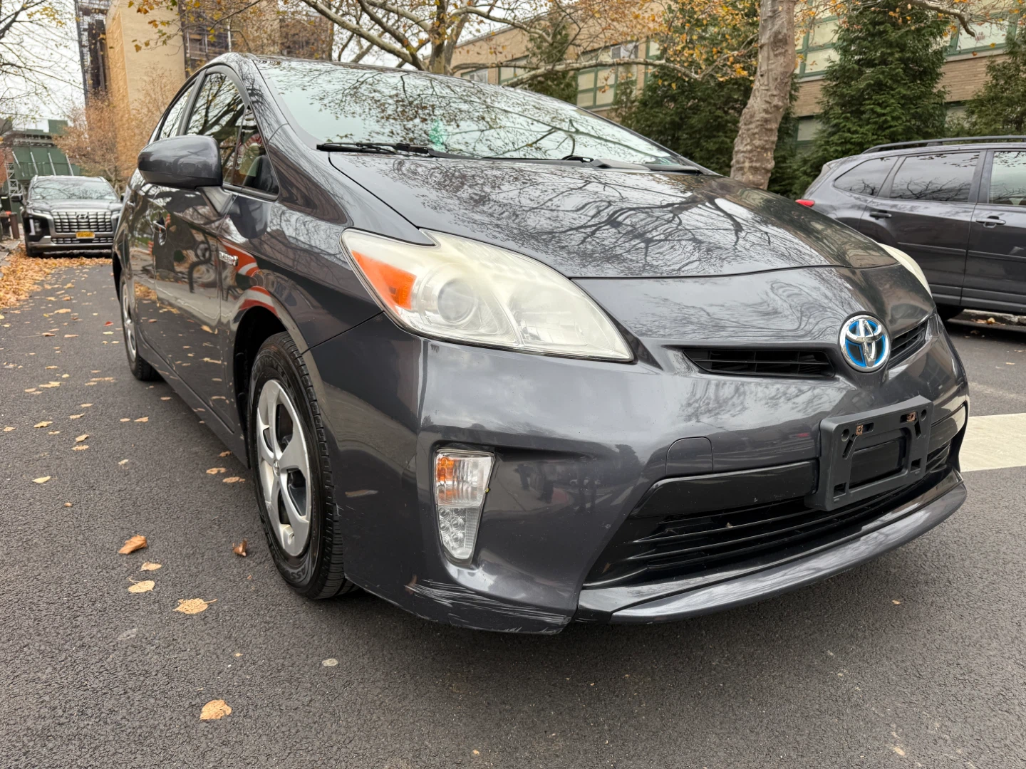 2012 Toyota Prius Hatchback - Gray - photo 2