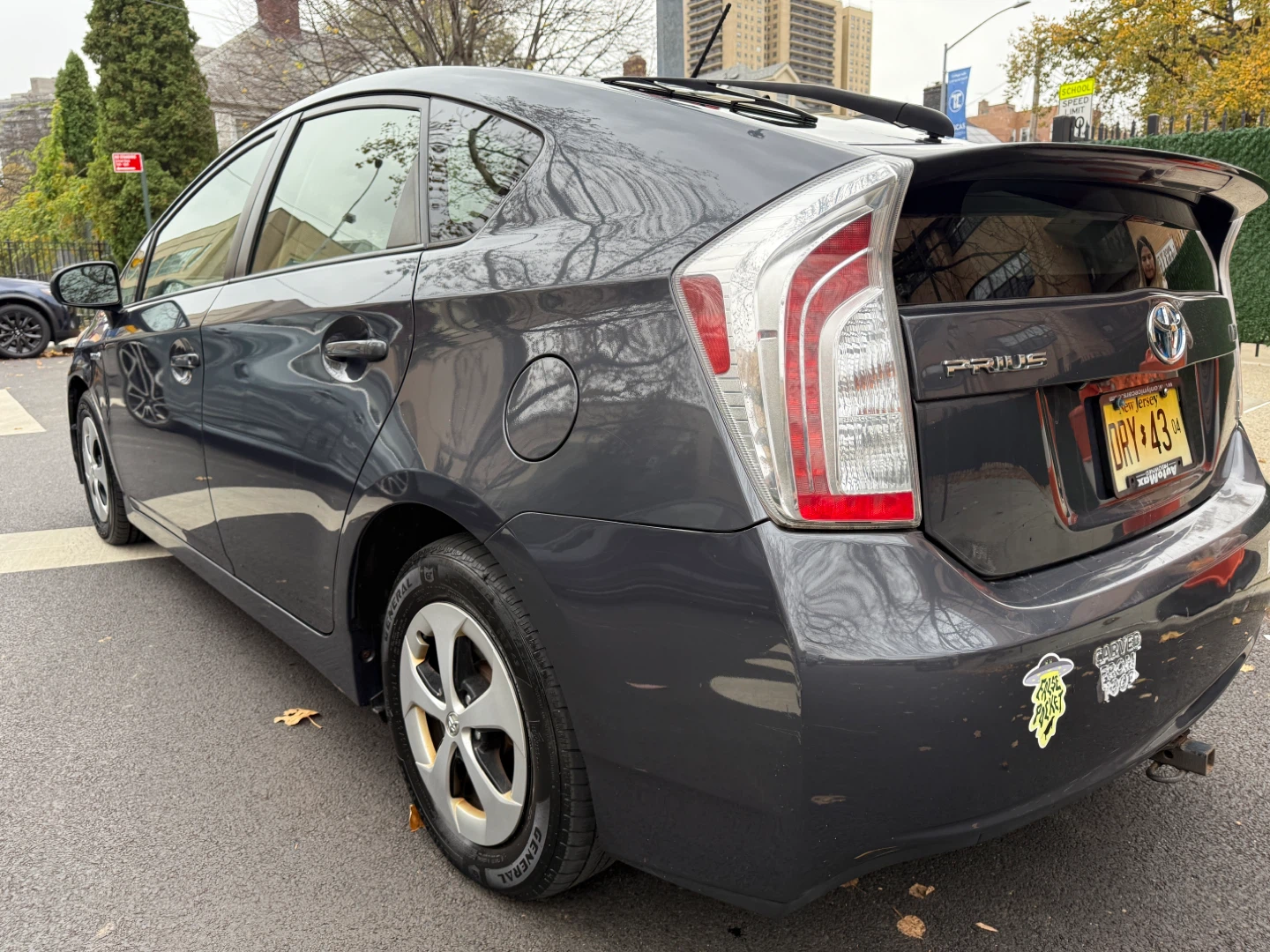2012 Toyota Prius Hatchback - Gray - photo 4
