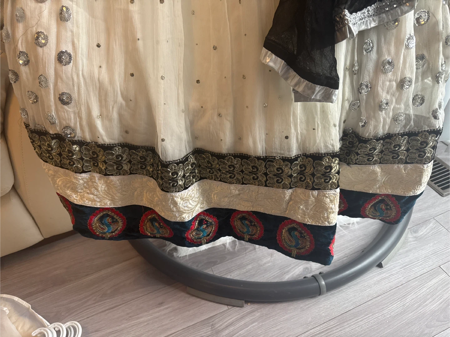 Embroidered Salwar Kameez Suit - photo 4