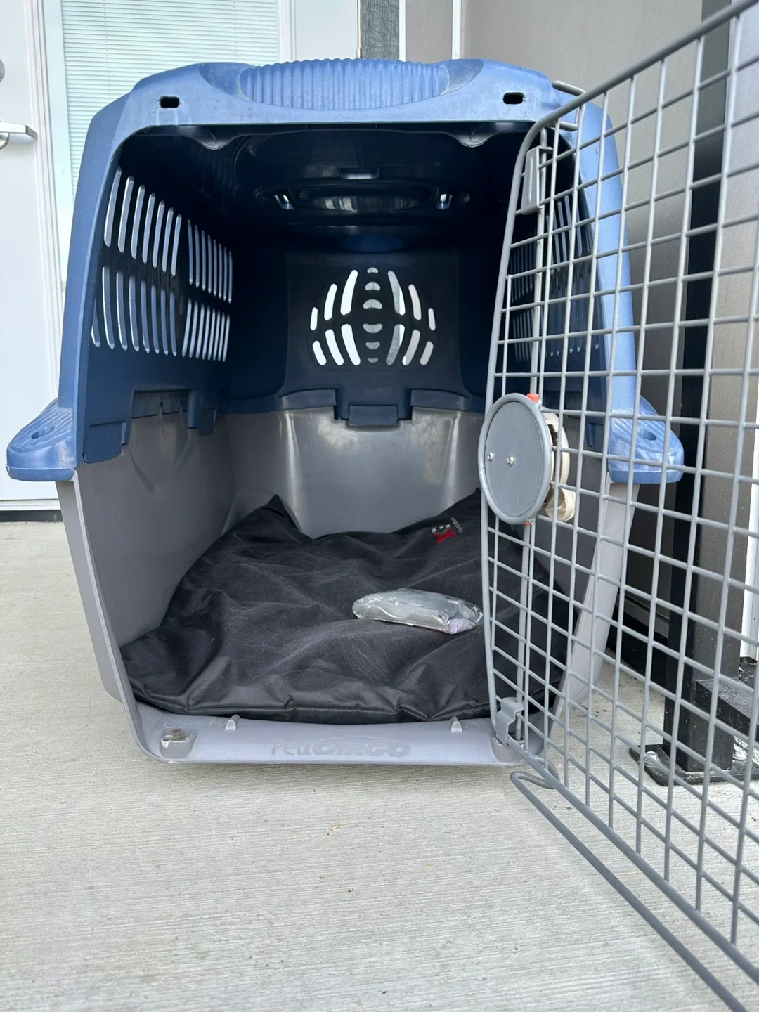 Pet Cargo Carrier image indicator(2)
