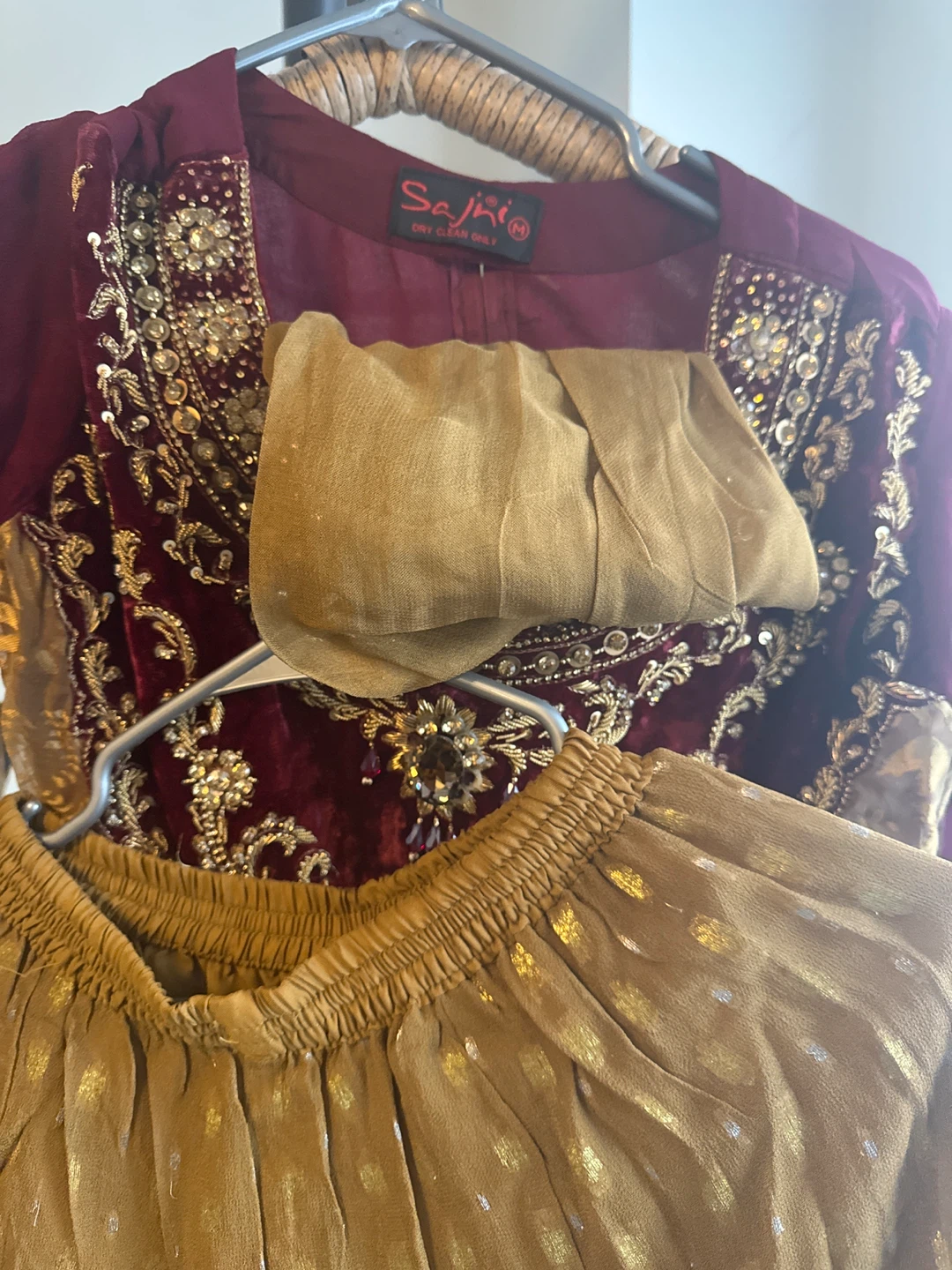 Sajni Salwar Kameez Suit - Size M - photo 4