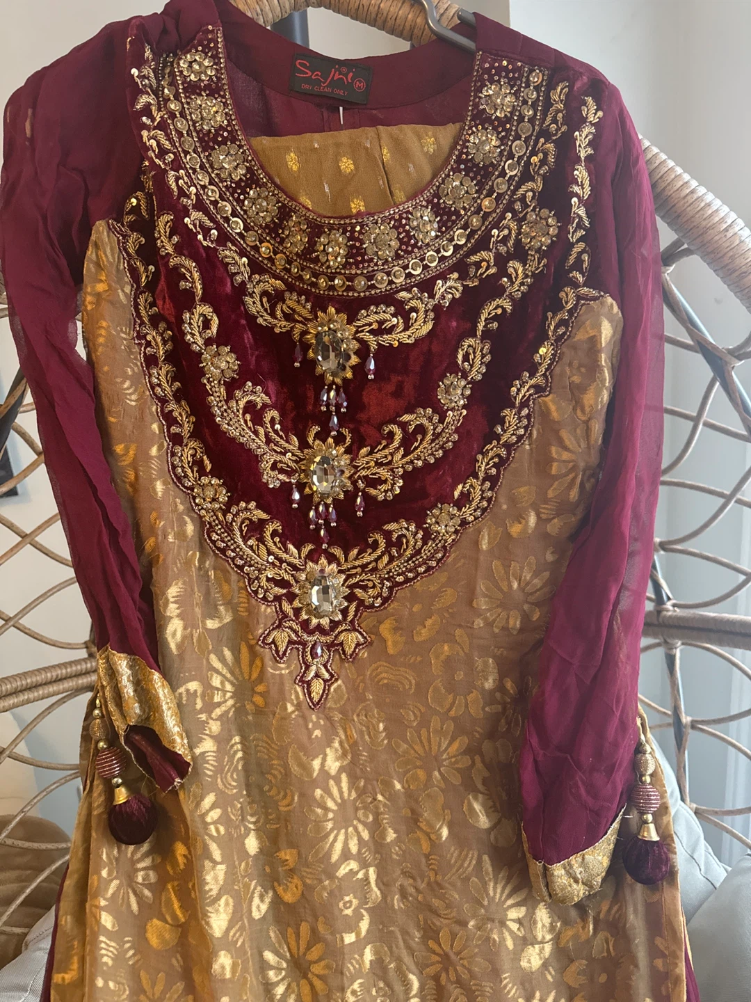 Sajni Salwar Kameez Suit - Size M - photo 2