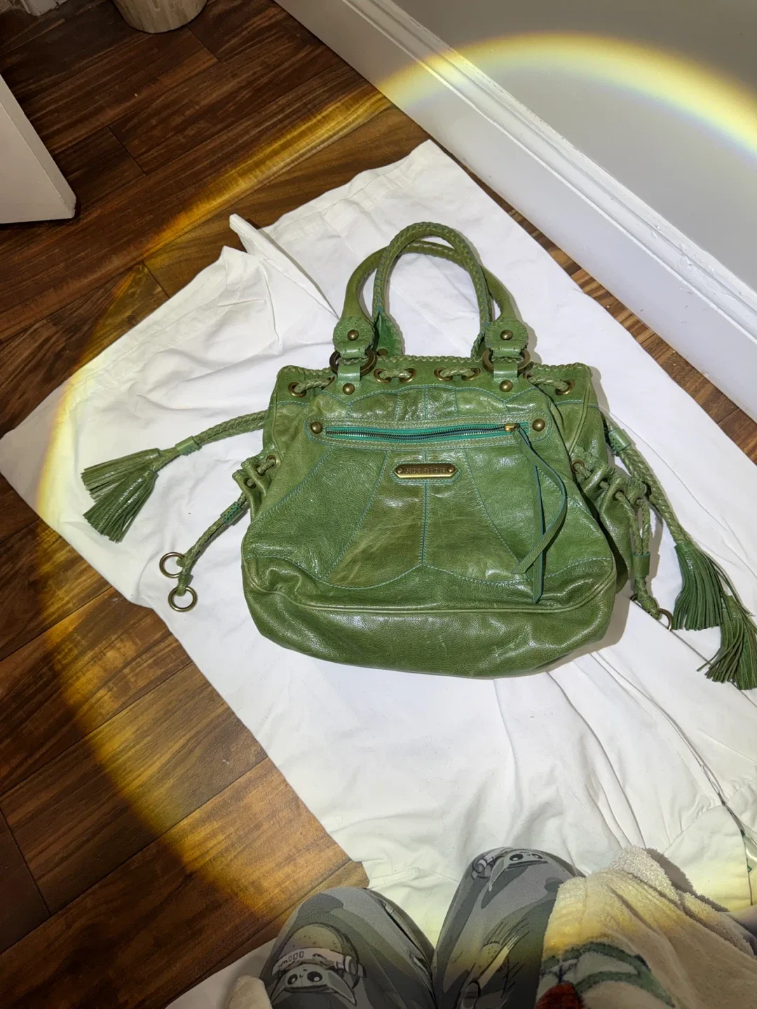 Isabella Fiore Green Leather Handbag image indicator(2)