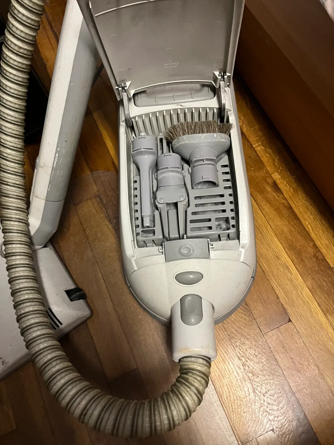 Electrolux.   Model.  8000 w/ attachments. image indicator(3)