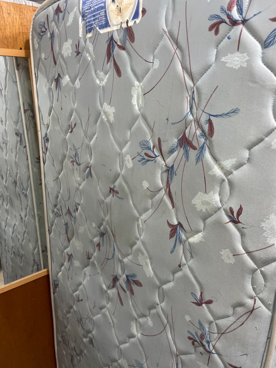 mattress with springbox - photo 3