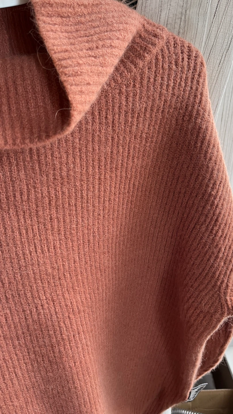 Heich Blade Salmon Pink Knit Sweater-M