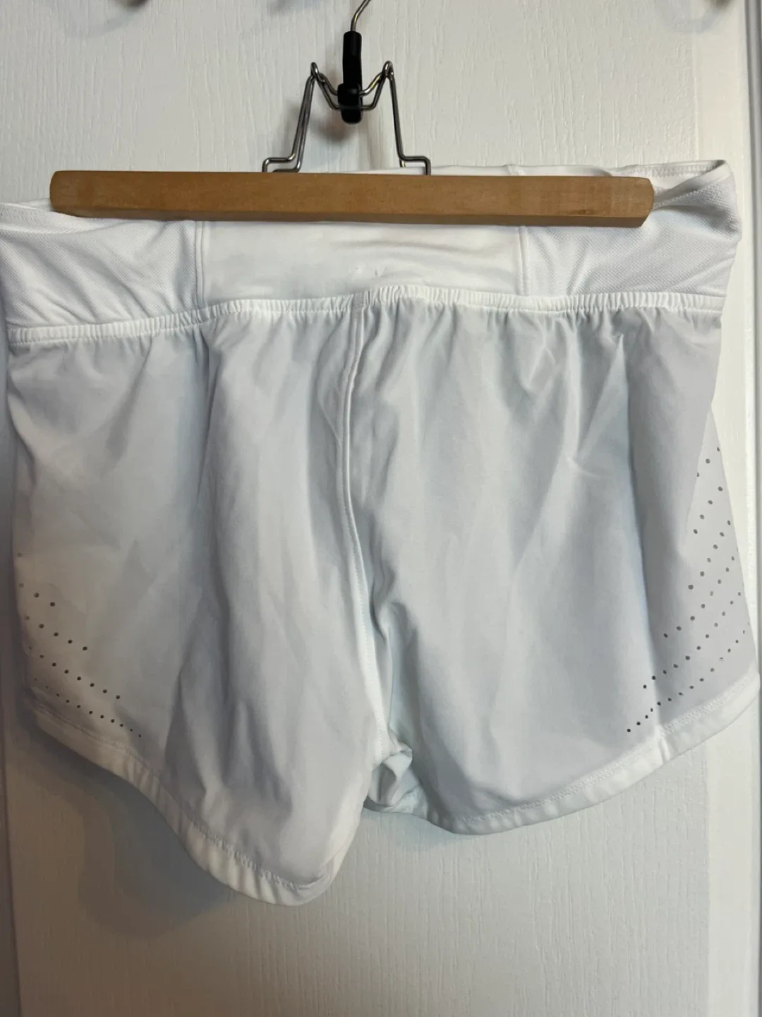 🥕Under Armour White Running Shorts image indicator(2)