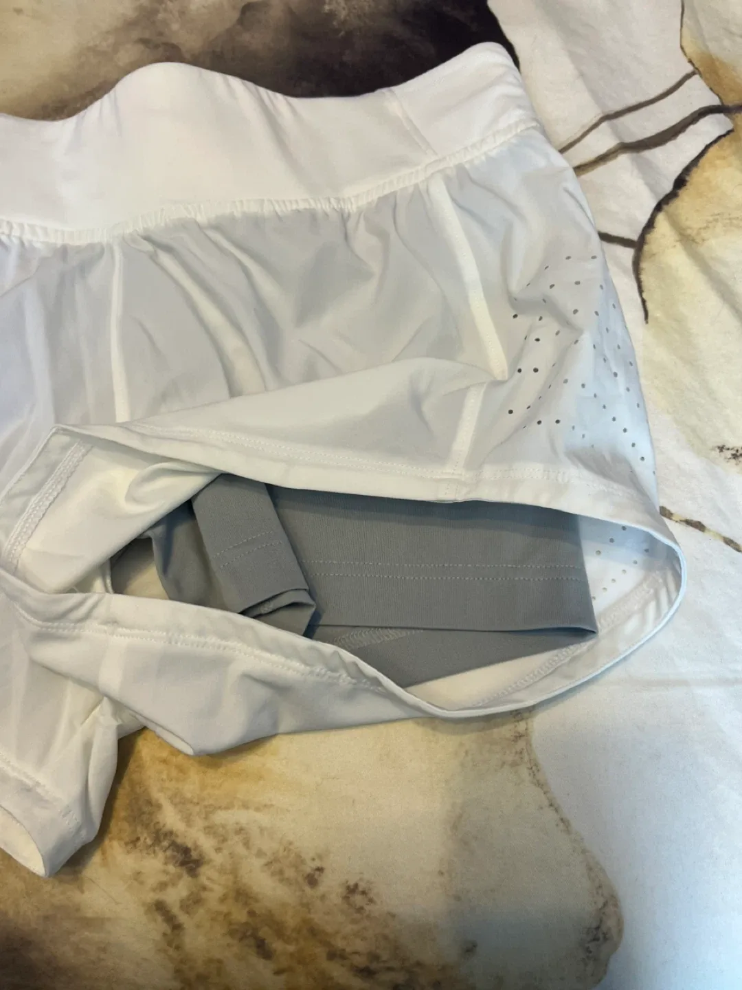 🥕Under Armour White Running Shorts image indicator(4)