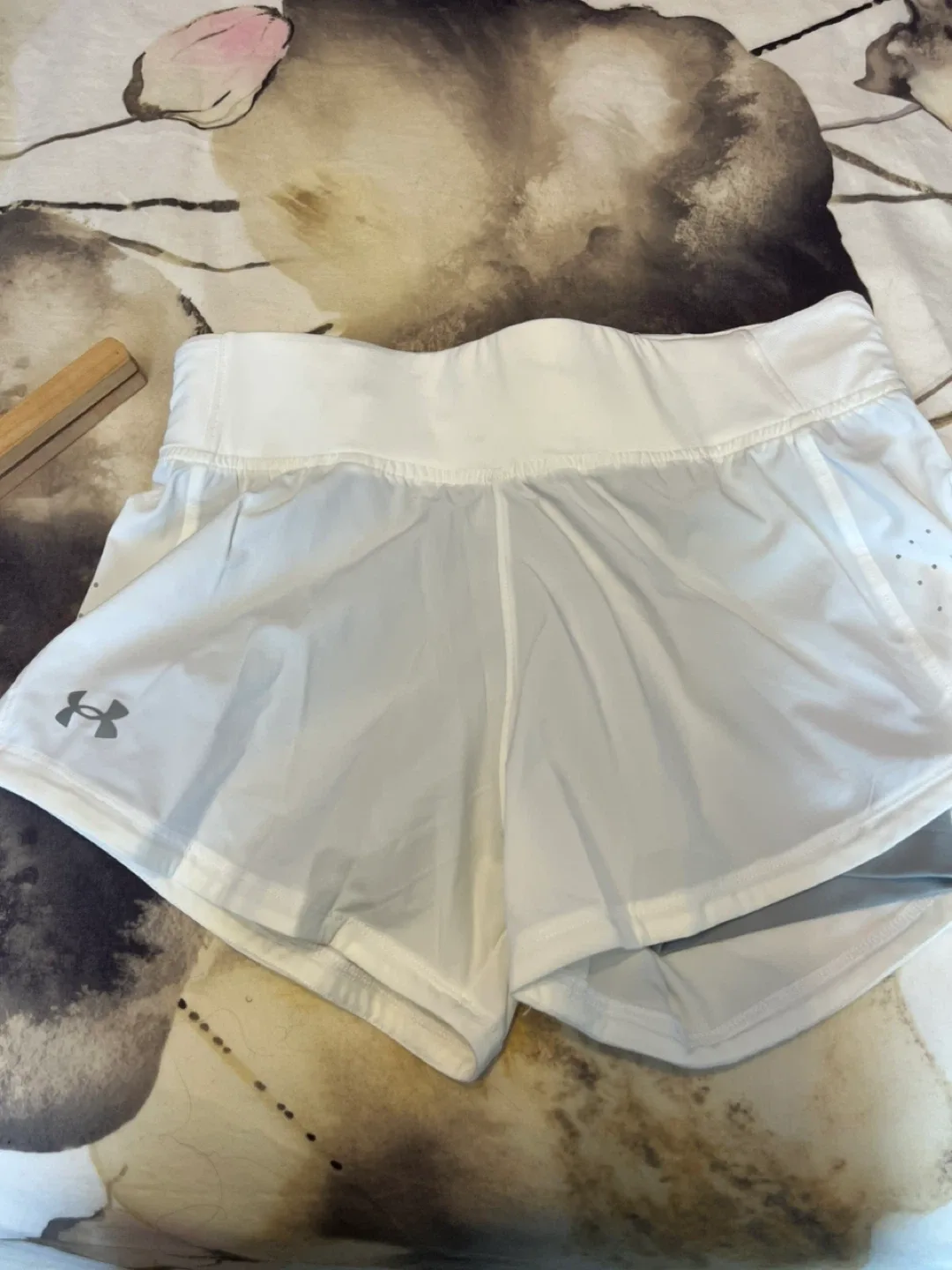 🥕Under Armour White Running Shorts image indicator(3)