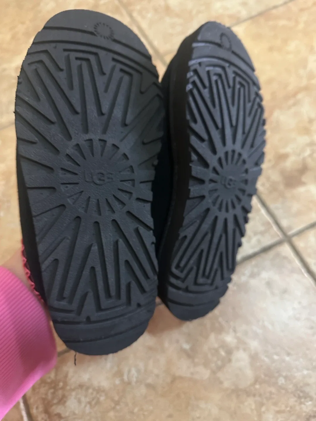 UGG kids Tasman Slipper - Black size 2 image indicator(2)