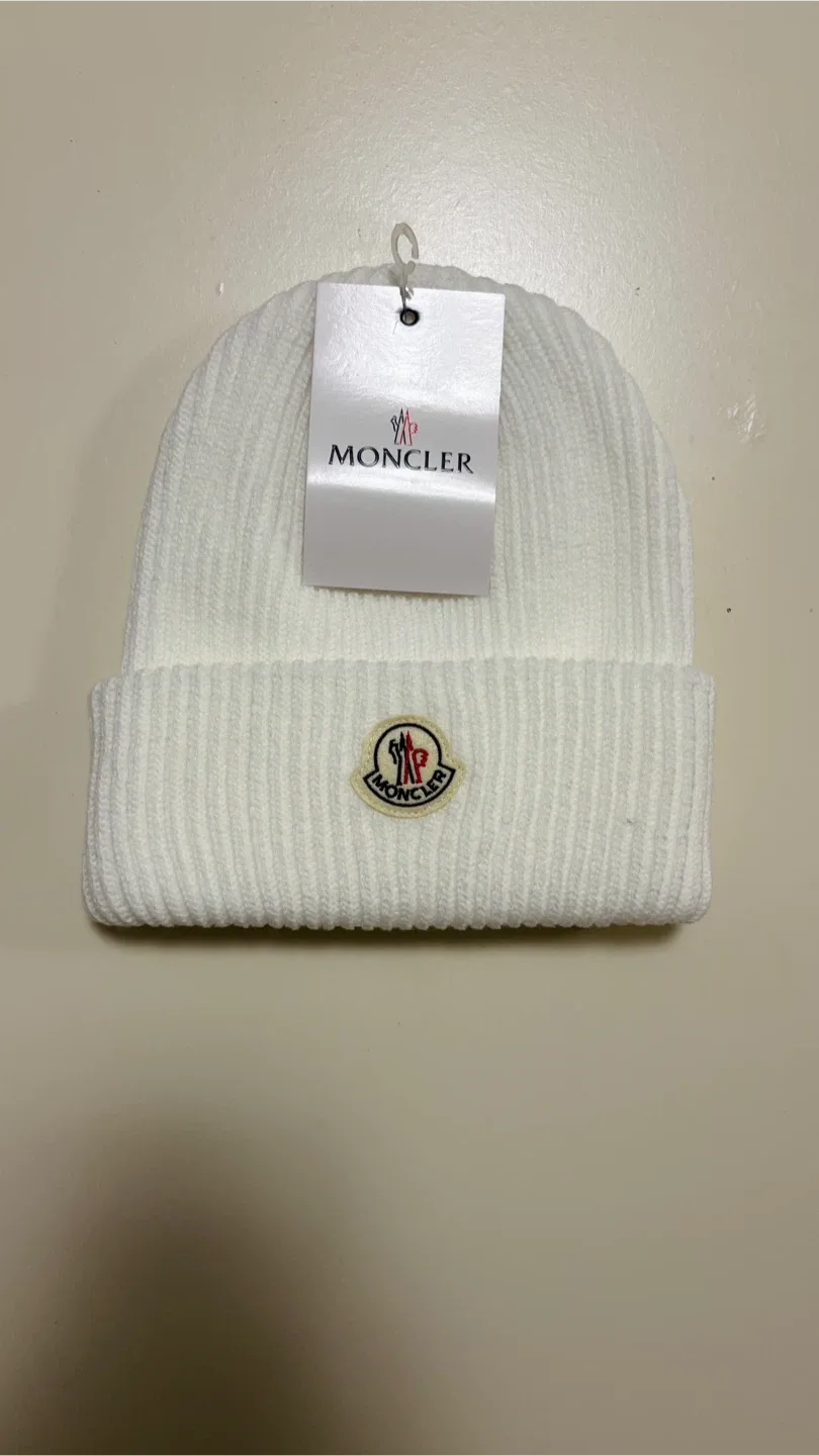 Moncler White Beanie image indicator(2)