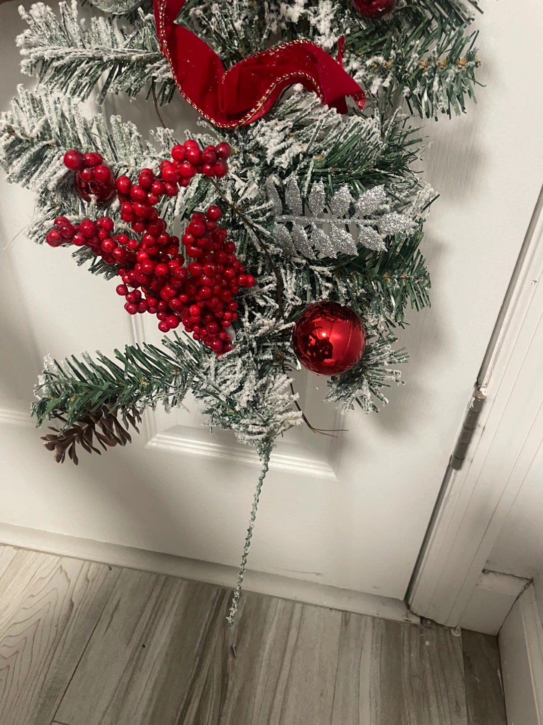 Christmas Garland with Red & Silver Ornaments - photo 4