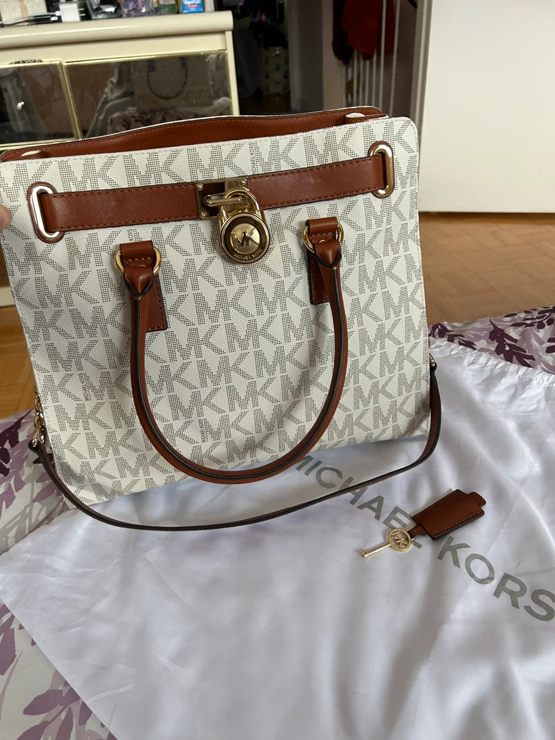 Michael Kors Hamilton Satchel 2014 - Large Signature Logo image indicator(3)