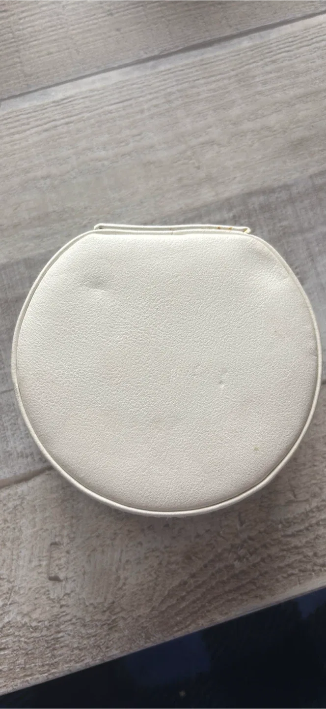 Swarovski Round Jewelry Case image indicator(3)