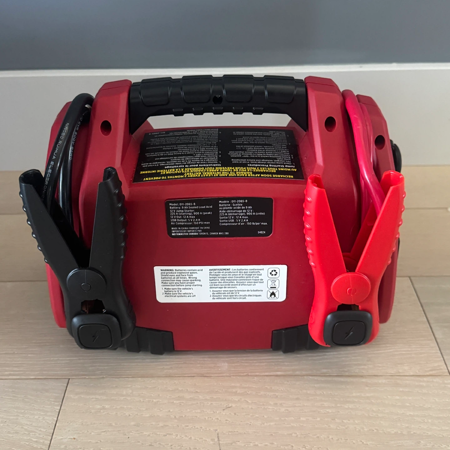Motomaster Booster Pack w/ Air Compressor - photo 4