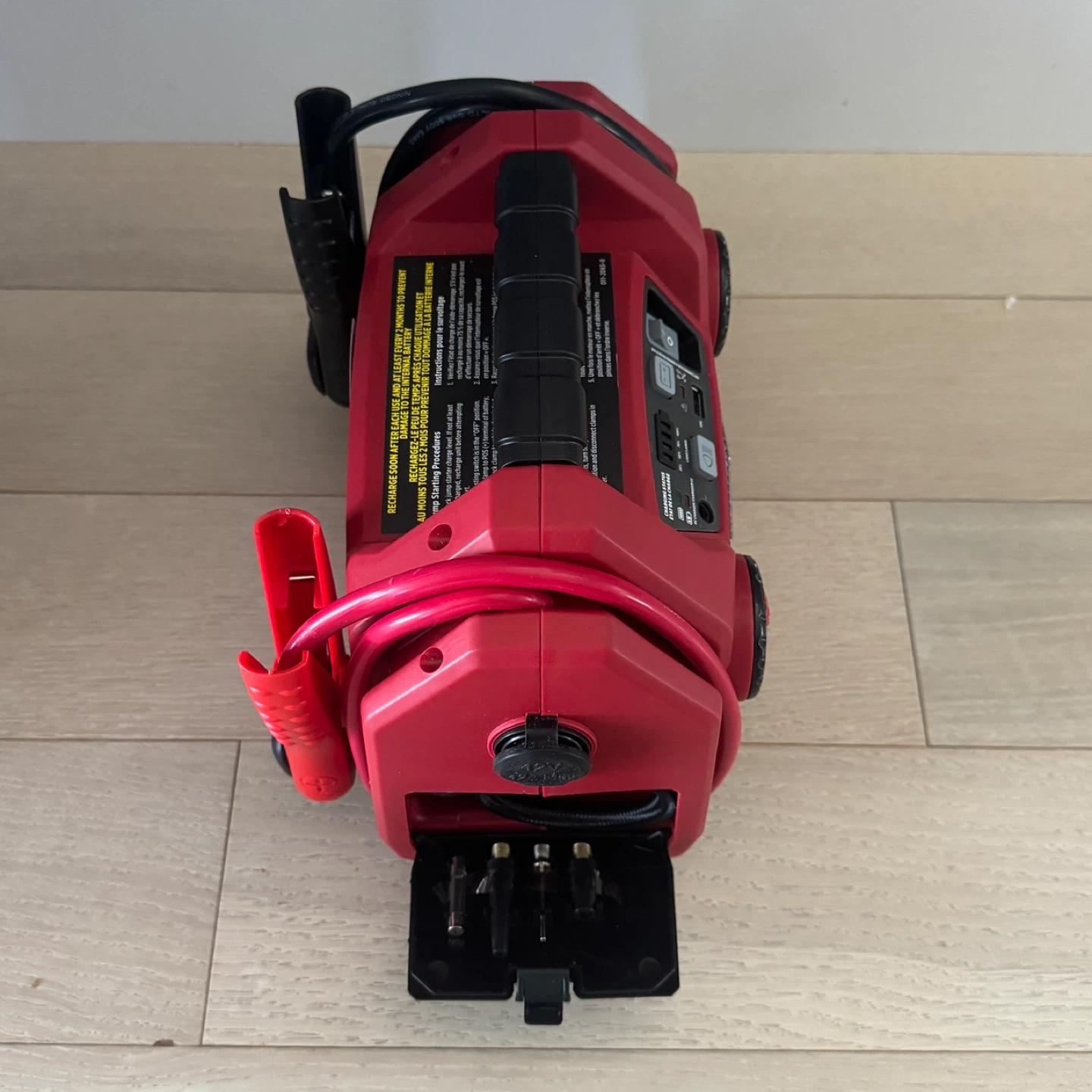 Motomaster Booster Pack w/ Air Compressor - photo 2