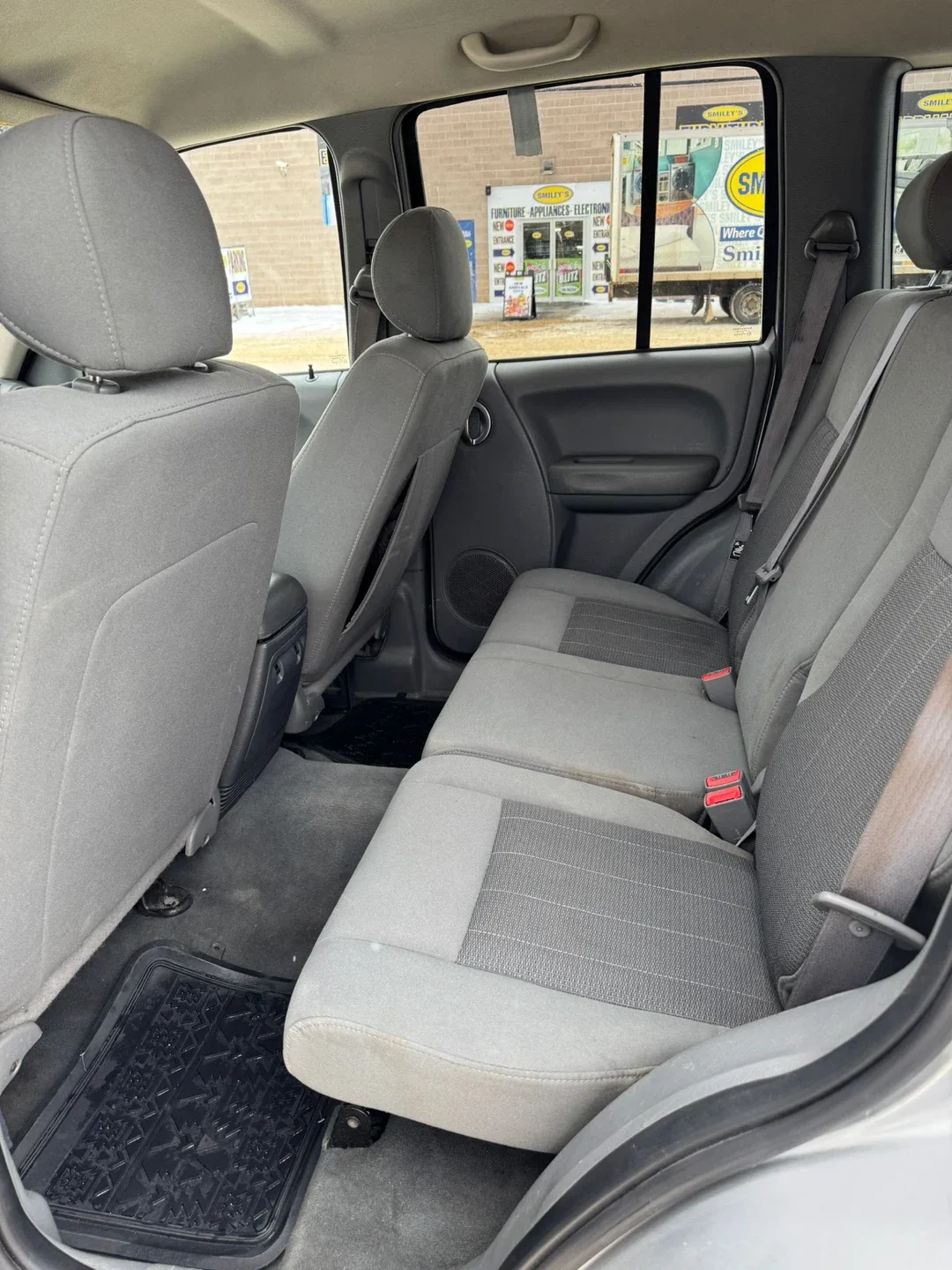 Jeep Liberty Limited SUV image indicator(6)