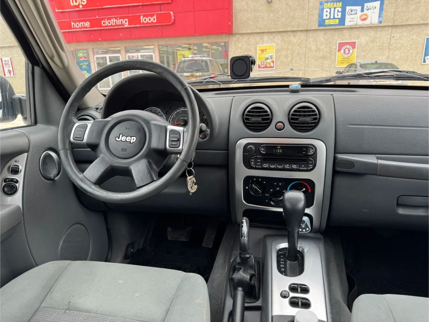 Jeep Liberty Limited SUV image indicator(5)