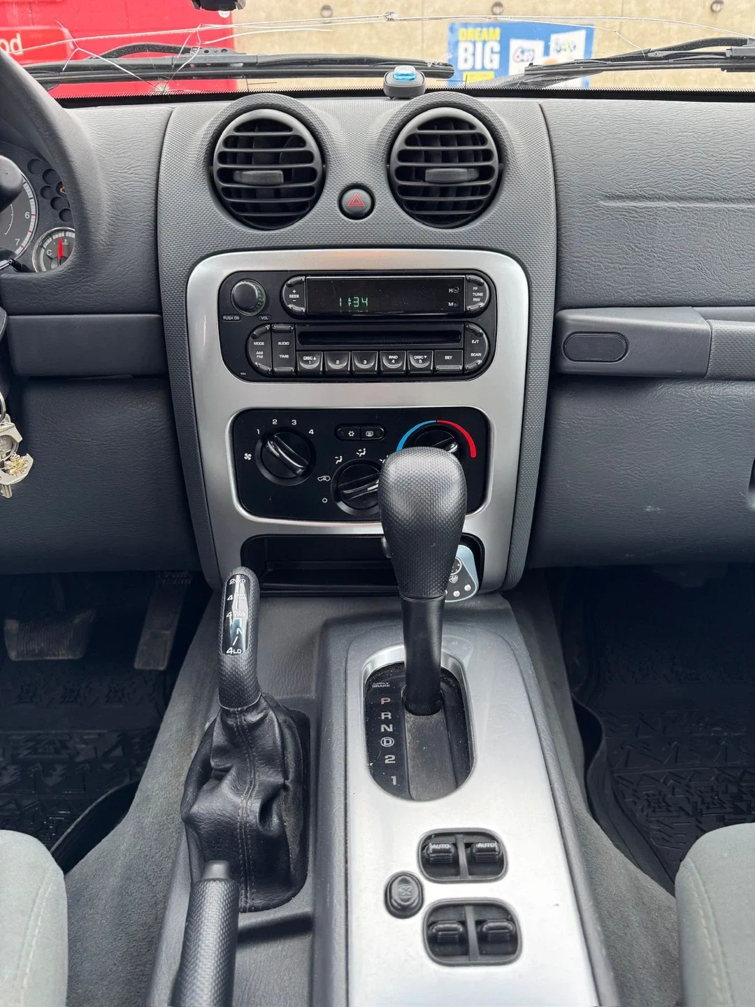 Jeep Liberty Limited SUV image indicator(7)