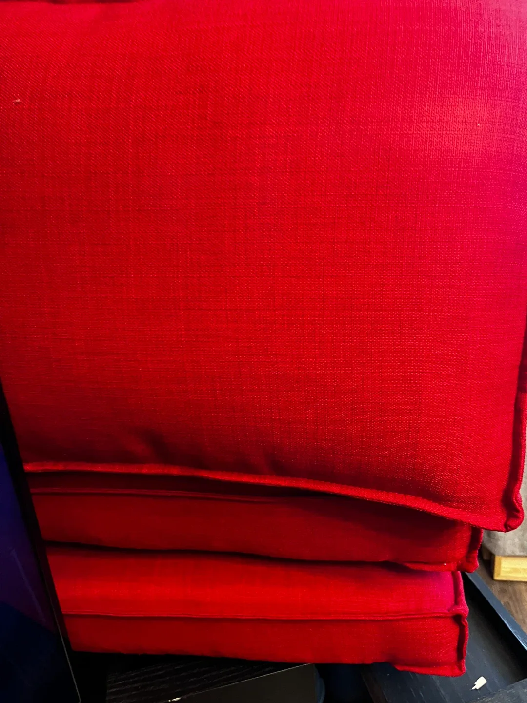 Red couch cushions image indicator(2)
