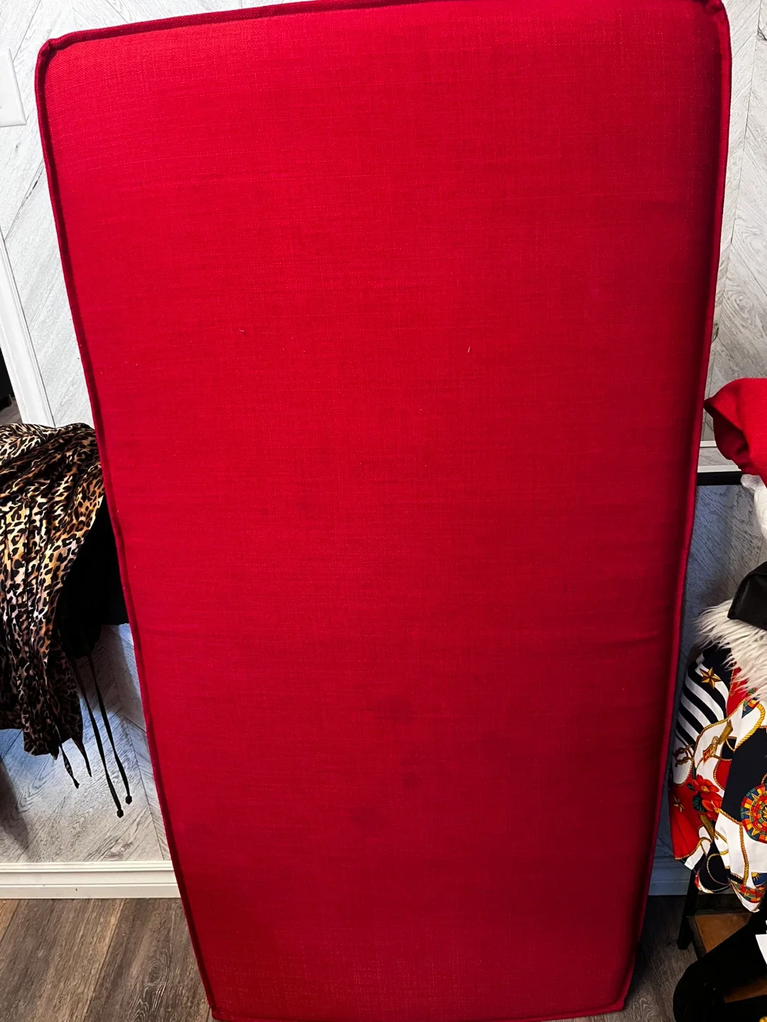 Red couch cushions image indicator(3)