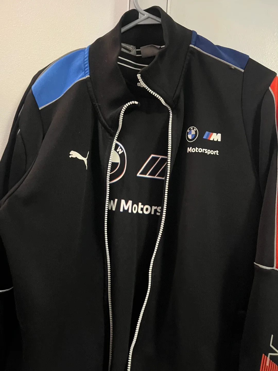 Puma BMW Motorsport Black Jacket & T-Shirt image indicator(2)