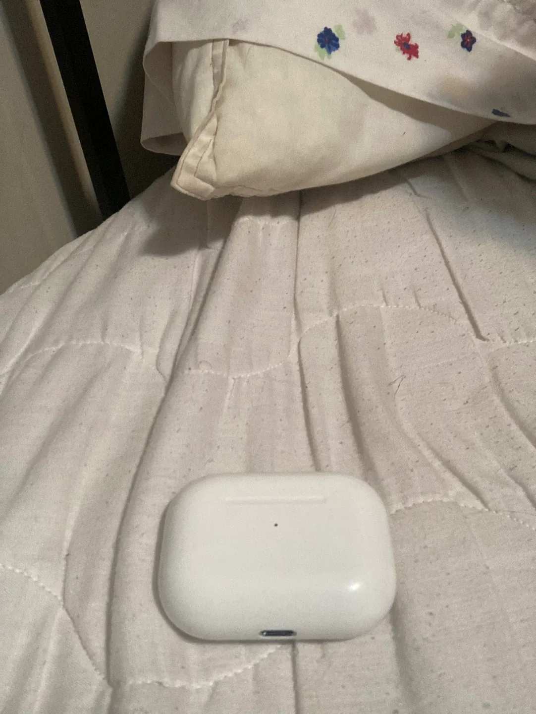 2 AirPod second GEN 1 AirPod Pro bundle image indicator(5)