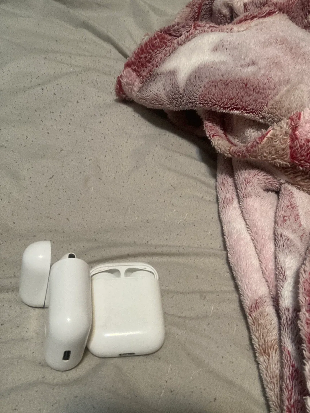 2 AirPod second GEN 1 AirPod Pro bundle image indicator(3)