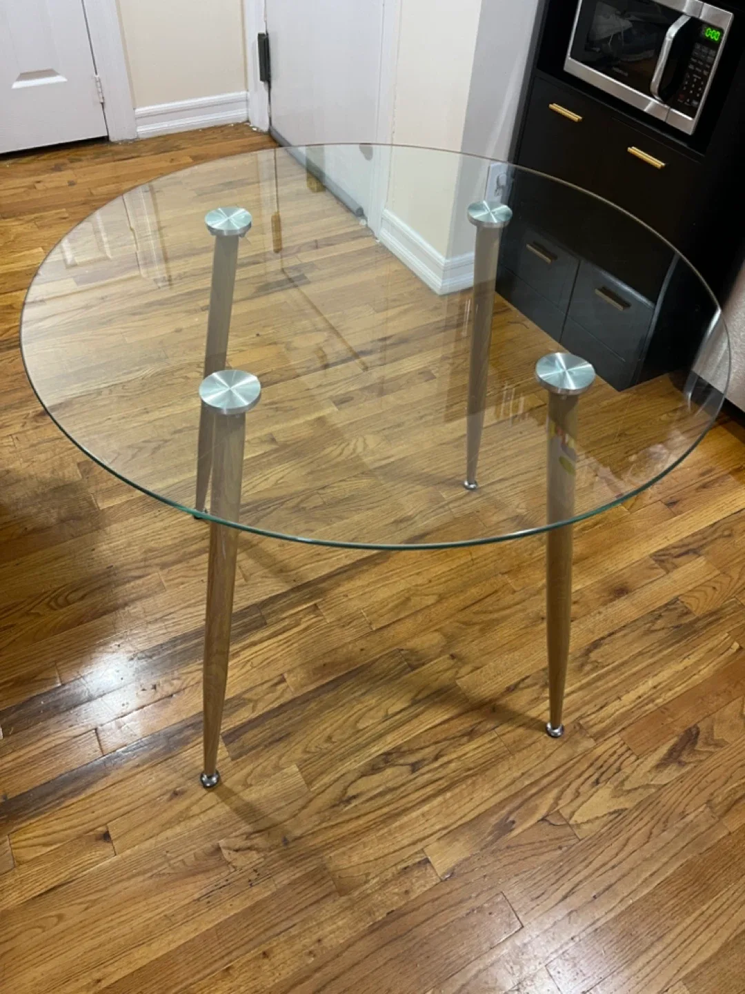Round Glass Top Dining Table image indicator(6)