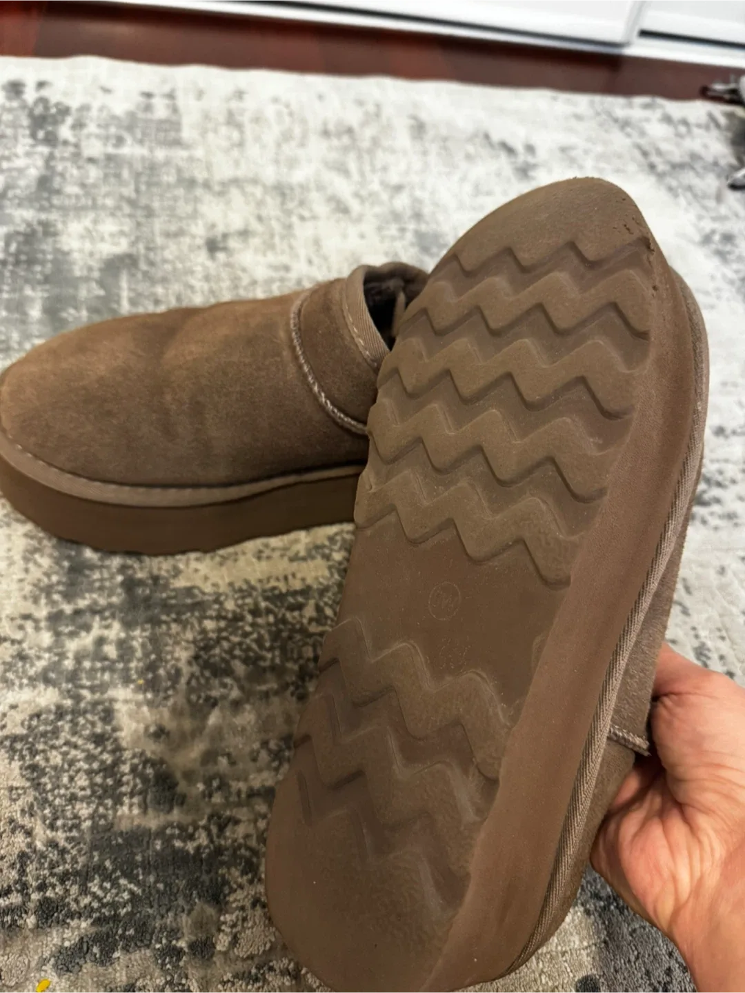 Cushionaire Memory Foam Brown Slippers Size 8W image indicator(4)