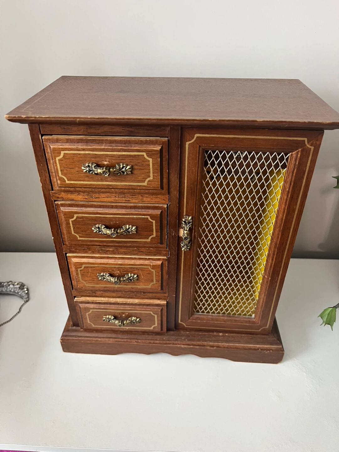 Vintage Wooden Jewelry Box🥕