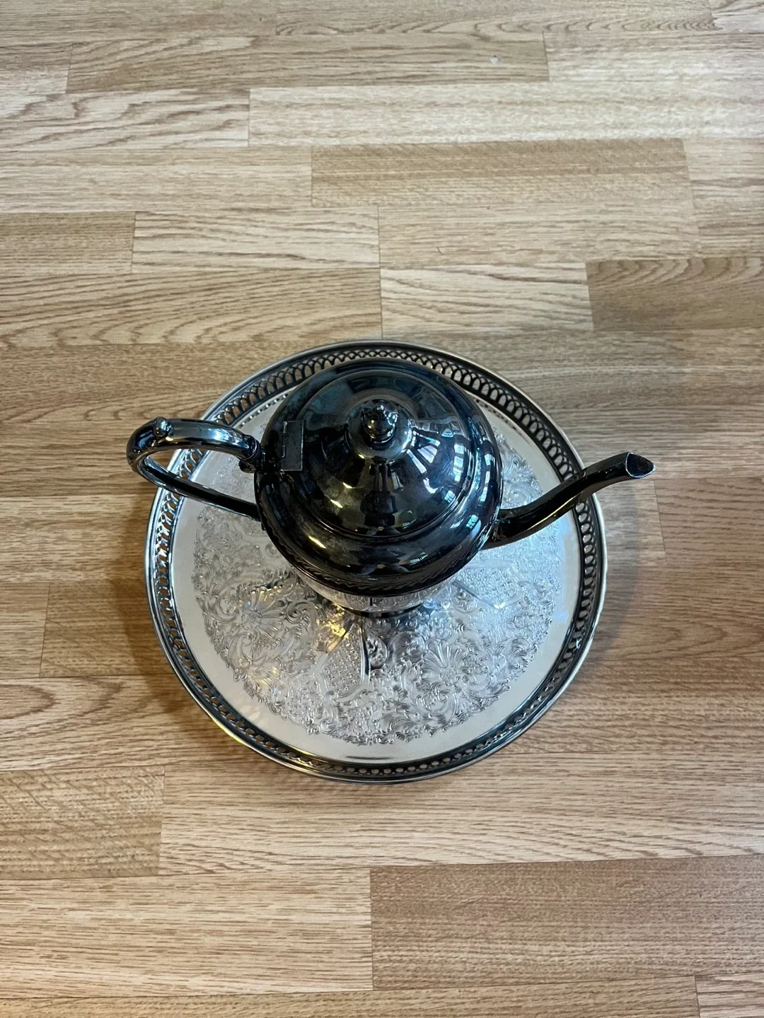 Vintage Silver Plated Tea Pot image indicator(5)