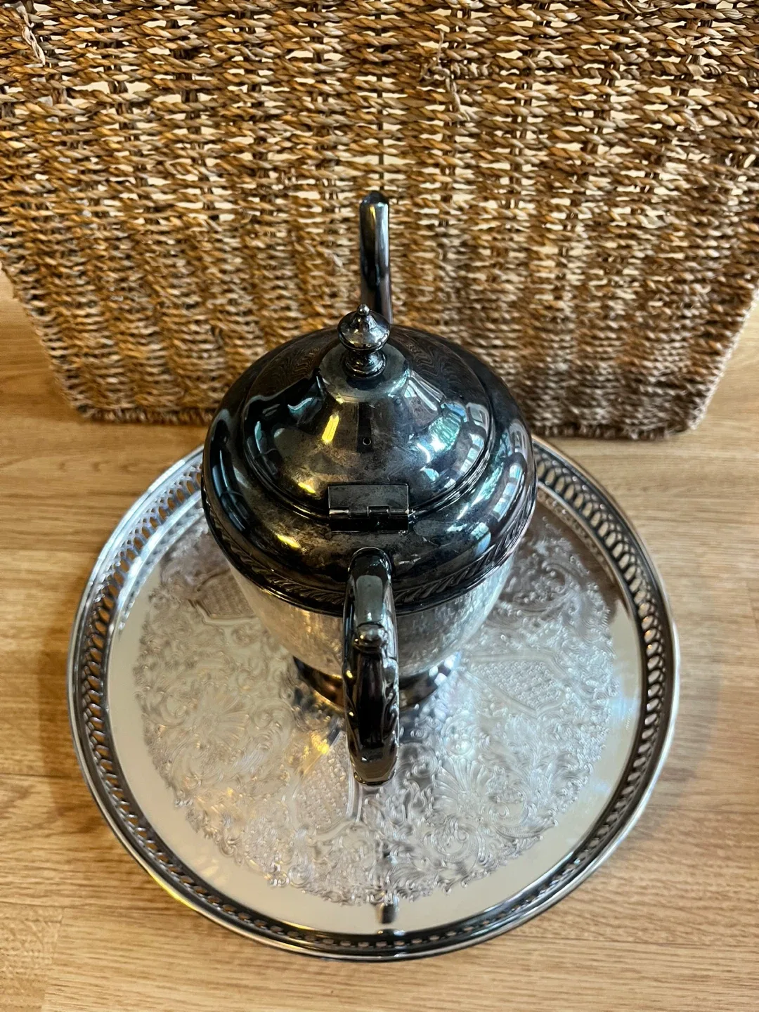 Vintage Silver Plated Tea Pot image indicator(4)