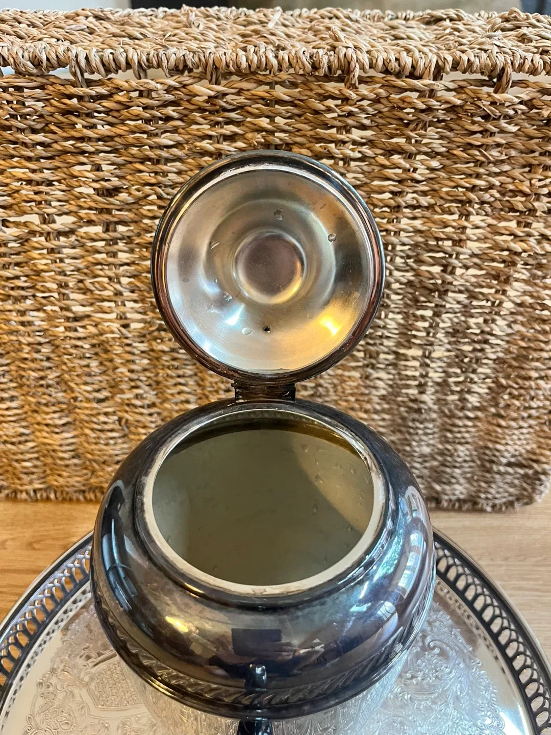 Vintage Silver Plated Tea Pot image indicator(6)