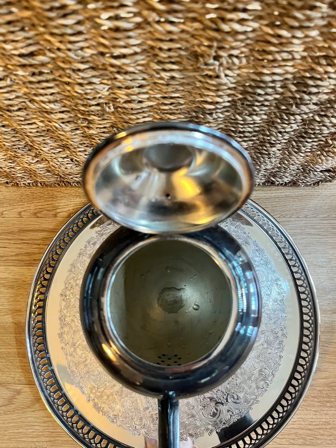 Vintage Silver Plated Tea Pot image indicator(7)