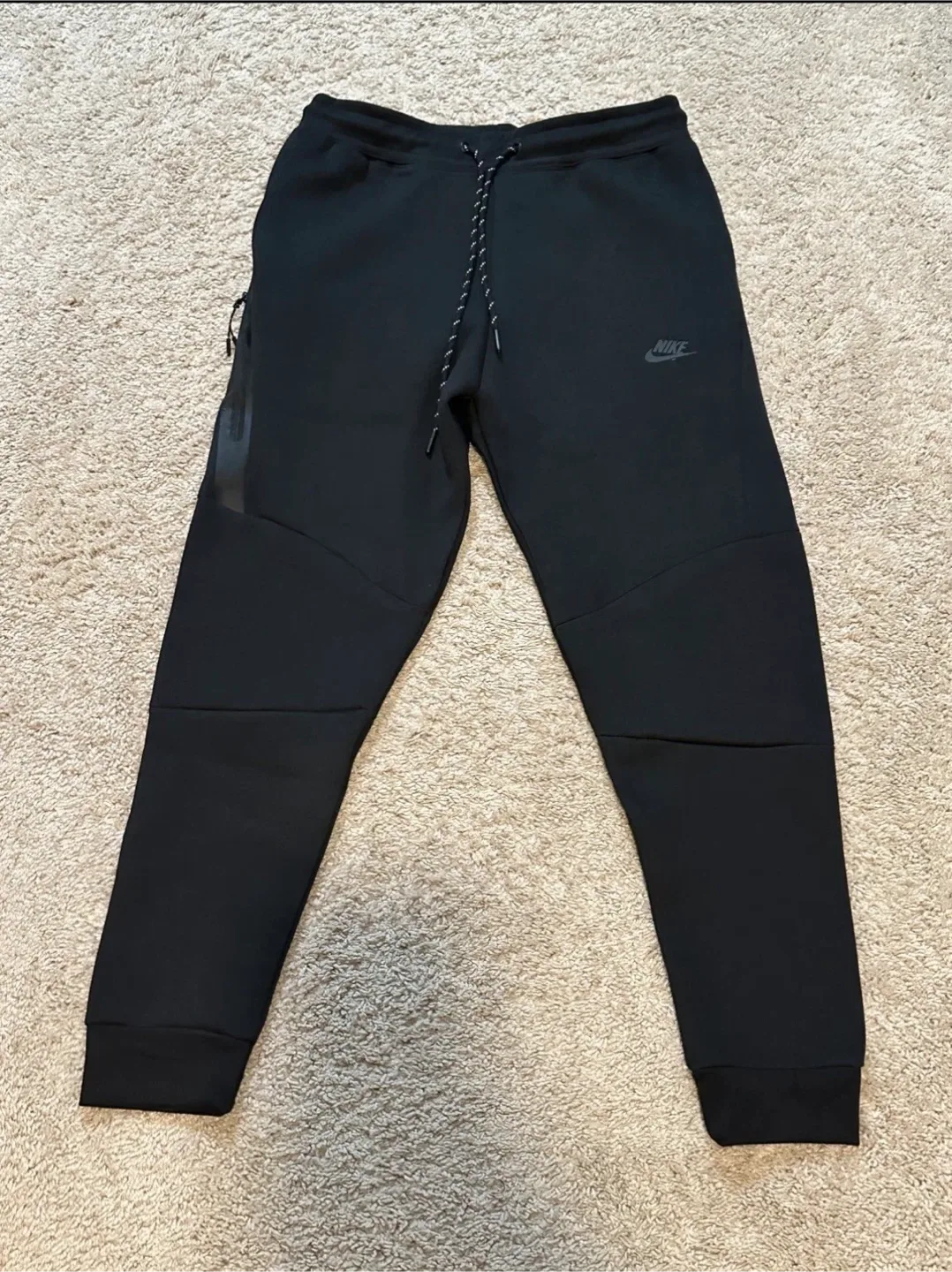 New Nike Tech Fleece Black Tracksuit Set size Large image indicator(3)