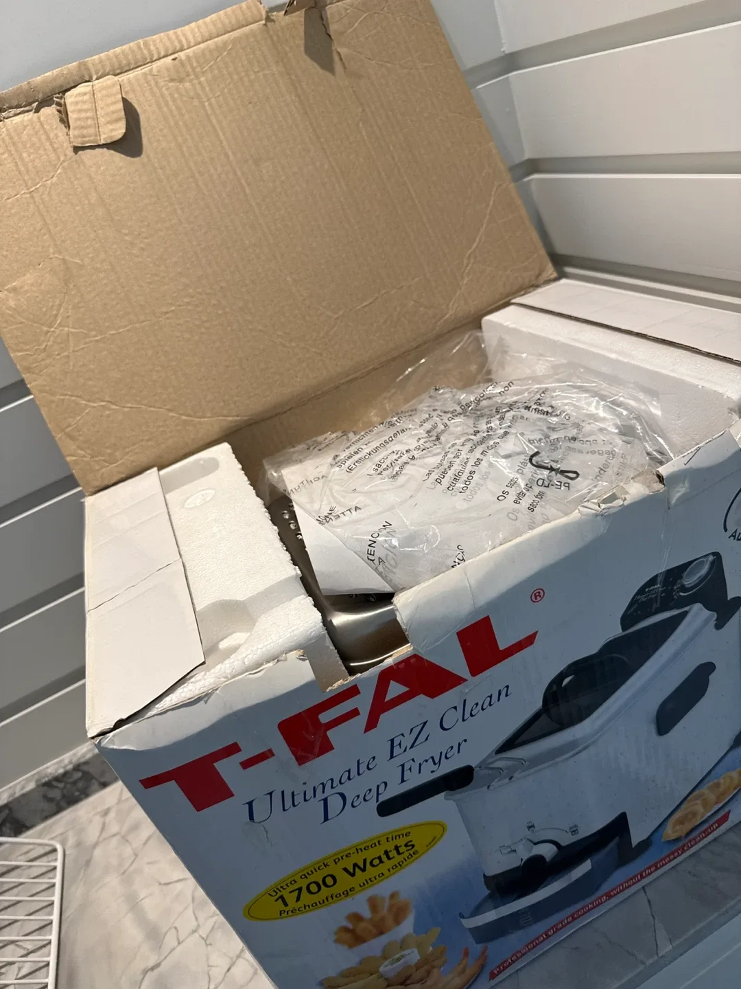 T-Fal Ultimate EZ Clean Deep Fryer - Like New! image indicator(2)