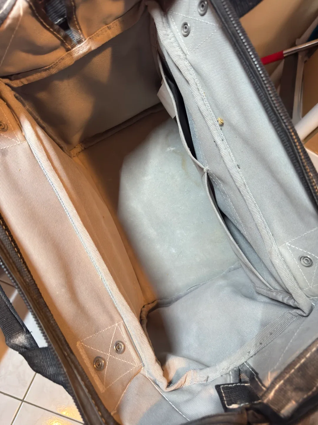 Husky Tool Bag - Red & Black image indicator(2)